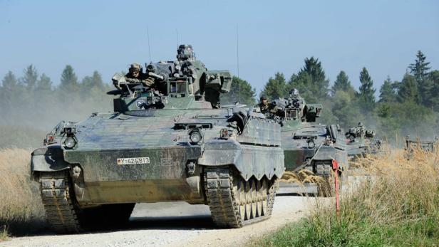 Ungewohntes Bild: Auf dem Truppenübungsplatz Allentsteig verstärkten Panzer der deutschen Bundeswehr die österreichische Übungstruppe