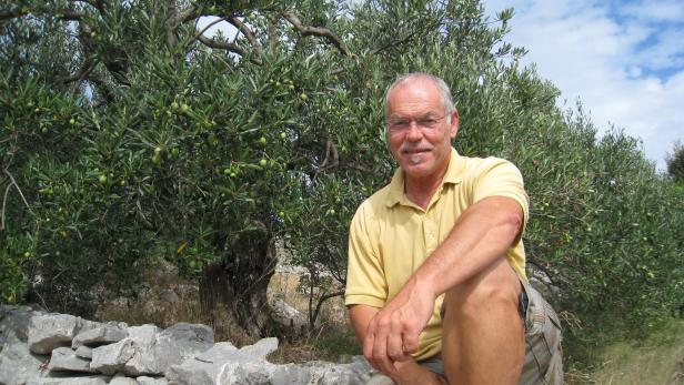 Bald in Wien: Der Maler Boris Mihovilovic Sokol vor seinen Olivenbäumen in Srednje Selo