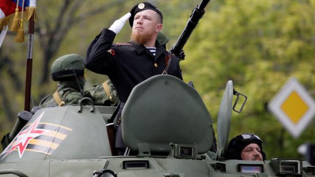 Militärparade in Donezk - OSZE und Kiew sind verärgert über schweres Gerät an der Front