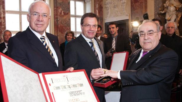 2010 erhielt Helmut Mader (re.) noch den Ehrenring des Landes.