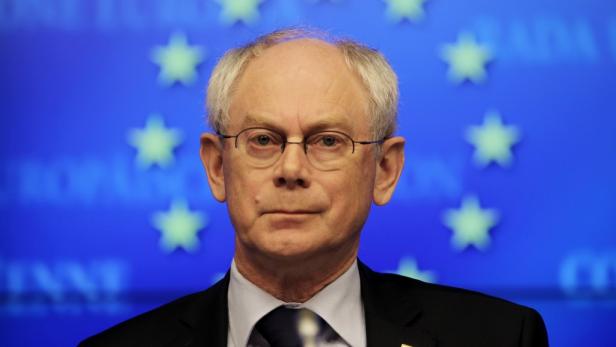 EPAepa03128219 President of the European Council, Herman Van Rompuy, gives a news conference at the end of the Tripartite social summit, ahead of the European Council summit, at the European commission headquarters, in Brussels, Belgium, 01 March 2012. Th Van Rompuy zum ersten Euro-Chef gewählt