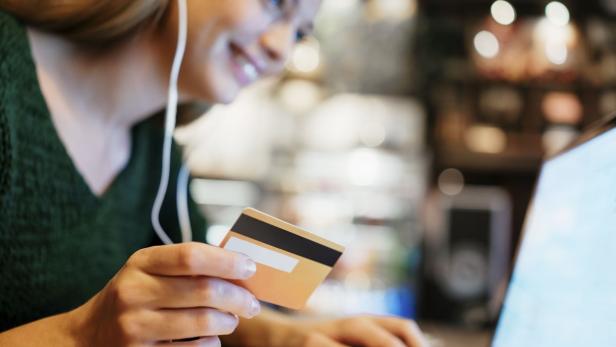 Ganz ohne Kreditkarte oder anderen Programmen können Kunden bequem von zu Hause aus shoppen.