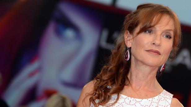 ITALY VENICE FILM FESTIVAL 2012 epa03384876 French actress/cast member Isabelle Huppert arrives for the premiere of 'Bella Addormentata' during the 69th Venice International Film Festival, in Venice, Italy, 05 September 2012. The movie is presented in the official competition of the festival, which runs from 29 August to 08 September. EPA/CLAUDIO ONORATI