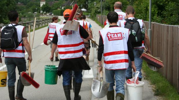 Sei es die Flut oder andere Katastrophen – Mitarbeiter des Team Österreich packen mit an