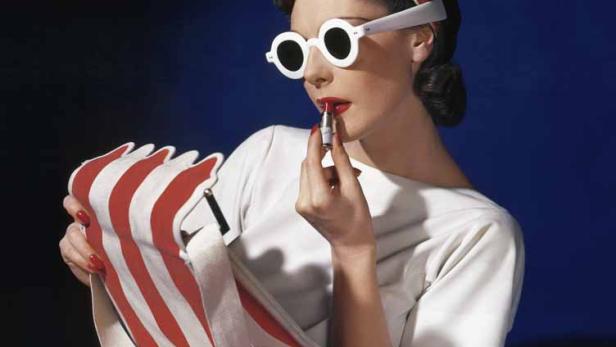 12._Muriel_Maxwell_American_Vogue_cover_1_July_1939__Conde_Nast_Horst_Estate.jpg
