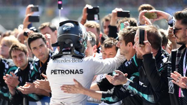 Das Mercedes-Team will auch 2017 wieder über viele Siege jubeln.