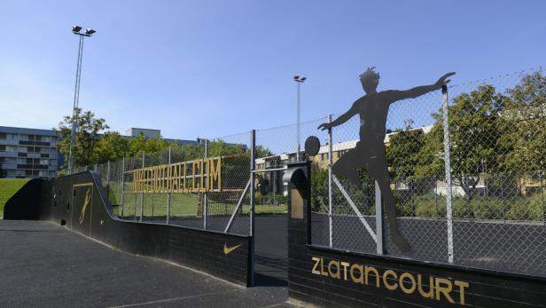 Große Fußstapfen: Der Zlatan Court erinnert an die ersten Fußballversuche eines Superstars.