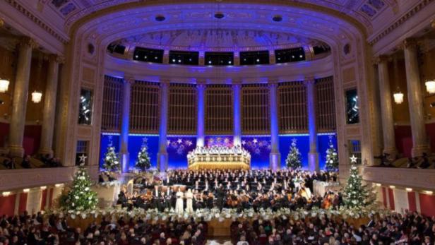 ORF 2 überträgt das am 21. Dezember live-zeitversetzt ab 22.45 Uhr. ORF III zieht am 22. 12. (Beginn: 20.15 Uhr) nach und zeigt um 18.45 Uhr „Christmas in Vienna 2006“.