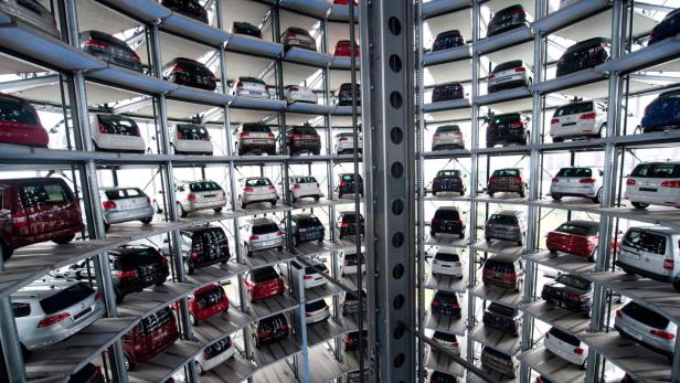 FILE GERMANY ECONOMY CAR INDUSTRY PRODUCTION