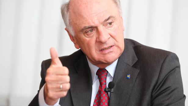 Erwin Pröll übt scharfe Kritik an FMA