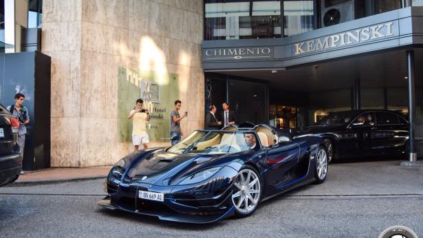 Teodorin Obiangs Wagen wird aus dem Hotel Kempinski in Genf gefahren. Seinen Koenigsegg gibt es nur siebenmal weltweit