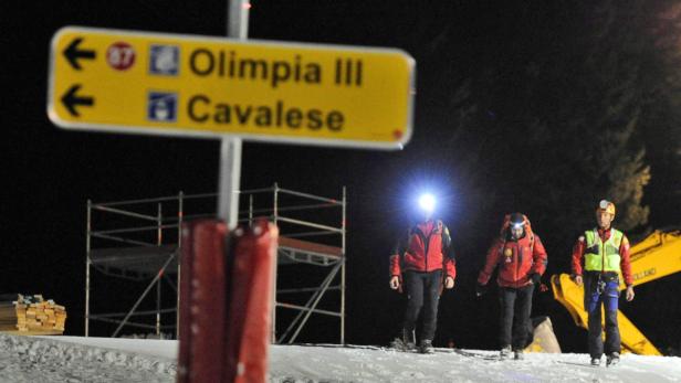 In den italienischen Dolomiten sind bei einem Unfall mit einem Schneemobil sechs Menschen ums Leben gekommen - zwei weitere wurden schwer verletzt.