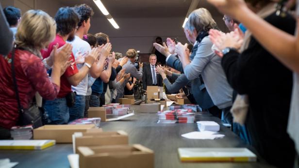 Applaus der Packer für „Do it yourself“-Wahlkampf: Van der Bellen überraschte seine Helfer