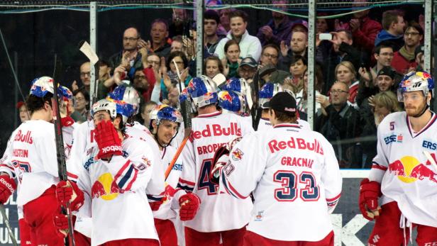 EC Red Bull Salzburg: Saison 2013/14: ÖEHV-Meister, EBEL-Vizemeister; Trainer: Daniel Ratushny/CAN/neu: Die Bullen wollen unter dem neuen kanadischen Trainer Daniel Ratushny, der auch Österreichs Teamchef ist, wieder Titel holen. Am Spielersektor verlief die Sommerpause für Salzburger Verhältnisse beinahe ruhig, lediglich acht Cracks stehen neu im Kader, darunter mit Liga-Topscorer John Hughes und Ryan Duncan auch zwei Rückkehrer.