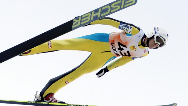 epa03502449 Daniela Iraschko of Austria is airborne during the Women&#039;s competition at the FIS Ski Jumping World Cupat the &#039;Russki Gorki&#039; jumping center in Sochi, Russia, 09 December 2012. EPA/SERGEI ILNITSKY
