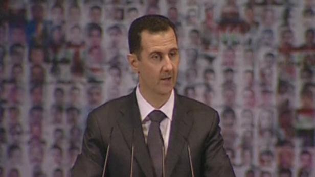 Syria&#039;s President Bashar al-Assad speaks at the Opera House in Damascus in this still image taken from video January 6, 2013. REUTERS/Syrian TV via Reuters TV (SYRIA - Tags: POLITICS PROFILE TPX IMAGES OF THE DAY) NO SALES. NO ARCHIVES. FOR EDITORIAL USE ONLY. NOT FOR SALE FOR MARKETING OR ADVERTISING CAMPAIGNS. THIS IMAGE HAS BEEN SUPPLIED BY A THIRD PARTY. IT IS DISTRIBUTED, EXACTLY AS RECEIVED BY REUTERS, AS A SERVICE TO CLIENTS. SYRIA OUT. NO COMMERCIAL OR EDITORIAL SALES IN SYRIA
