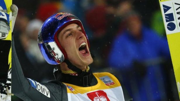 Austria&#039;s World Cup overall leader Gregor Schlierenzauer reacts after winning the fourth and final jumping and the overall standing of the 61st four-hills ski jumping tournament in Bischofshofen, January 6, 2013. REUTERS/Kai Pfaffenbach (AUSTRIA - Tags: SPORT SKIING)