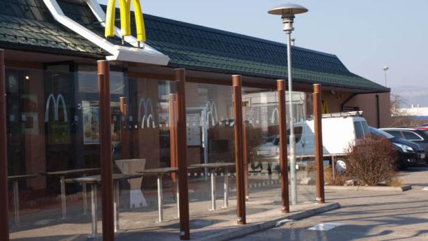 McDonald’s-Filiale von zwei Bewaffneten überfallen