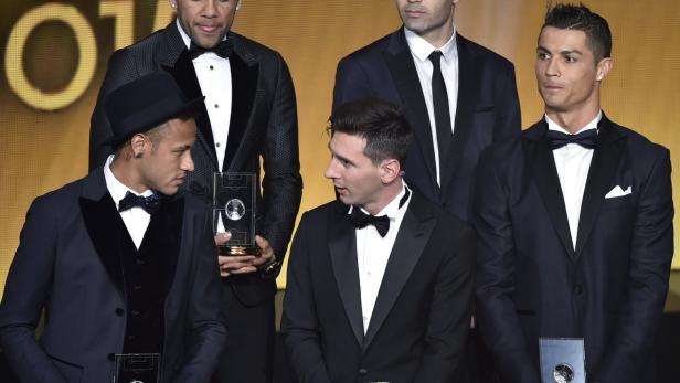 Lionel Messi, Neymar und Cristiano Ronaldo bei einer Preisverleihung.