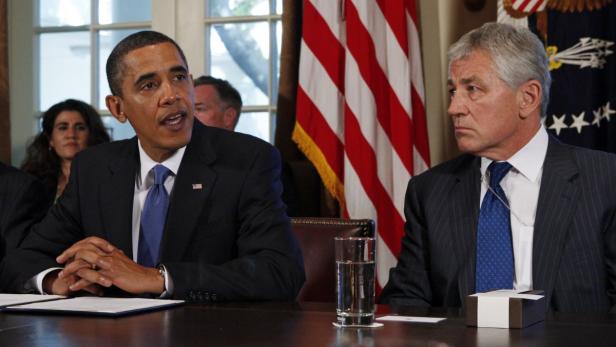 U.S. President Barack Obama (C) meets with co-chairmen of the President&#039;s Intelligence Advisory Board former Senator Chuck Hagel (R-NE)(R) and former Senator David Boren (D-OK) and senior leadership of the intelligence community in the Cabinet Room at the White House in Washington in this October 28, 2009, file photo. President Barack Obama is expected to announce his nominees for secretaries of state and defense in the next two weeks, with former Republican senator Hagel on the short list of potential choices to head the Pentagon, senior administration officials said on December 4, 2012. REUTERS/Jim Young/Files (UNITED STATES - Tags: POLITICS)