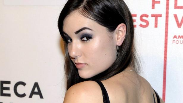 Sasha Grey war Pornostar, dann entdeckte Steven Soderbergh sie für Hollywood, jetzt versucht sie sich als Schriftstellerin: In dem Roman &quot;Die Juliette Society&quot; erzählt sie von einer Filmstudentin, die sich in erotisch-brutale Fantasien flüchtet und diese schließlich auch umsetzt.