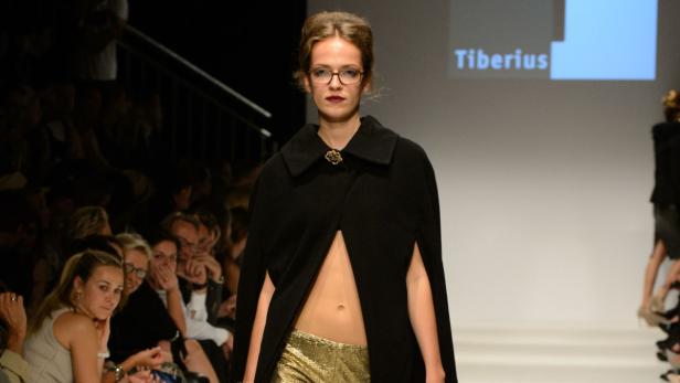 Das Highlight des dritten Vienna Fashion Week Tages war definitiv die fulminante Show des Wiener Labels Tiberius. Für die Kollektion &quot;Structure&quot; hatte sich Designer Marcos Valenzuela wieder gewaltig ins Zeug gelegt.