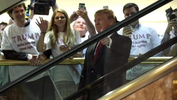 Auf der goldenen Rolltreppe in den Wahlkampf: Donald Trump im Juni 2015
