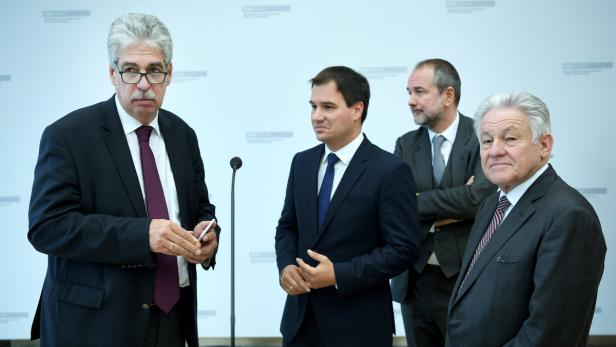 Finanzminister Schelling, LH-Vize Schickhofer, Minister Drozda, LH Pühringer (v.li.)