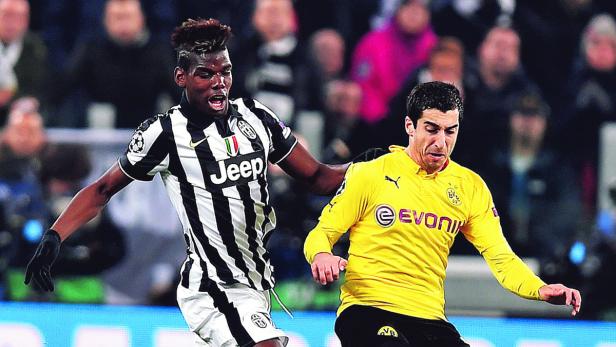 Paul Pogba im Duell mit einem Spieler von Borussia Dortmund.