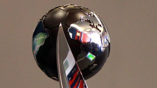 Objekt der Begierde: 24 Nationalteams rittern in den Vereinigten Arabischen Emiraten um den U17-WM-Pokal.