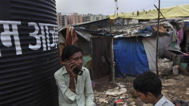 Indien: 53% haben Handy, weniger ein Klo
