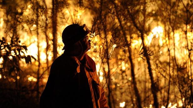 Schwere Buschbrände halten im Südosten Australiens Anrainer und Feuerwehrleute in Atem.