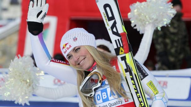 epa03501265 Lindsey Vonn of the USA celebrates after winning the women&#039;s Super G race of the Alpine Skiing World Cup in St. Moritz, Switzerland, 08 December 2012. EPA/ARNO BALZARINI