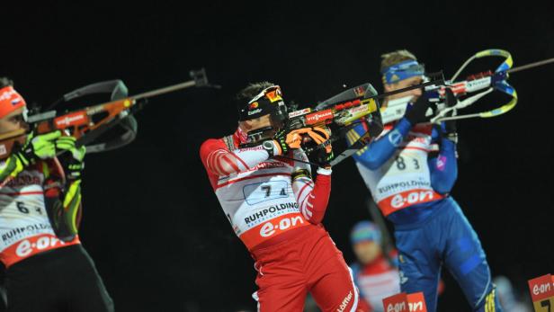 epa03530274 Austrian biathlete Christoph Sumann (C) at the shooting range during the Men&#039;s 4 x 7.5 km relay race at the Biathlon World Cup at Chiemgau Arena in Ruhpolding, Germany, 10 January 2013. EPA/ANDREAS GEBERT