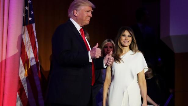 Melania Trump unterstützte ihren Mann in Weiß