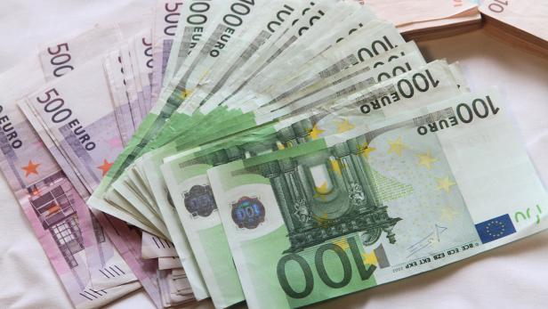 Bank-Mitarbeiter stiehlt 700.000 Euro
