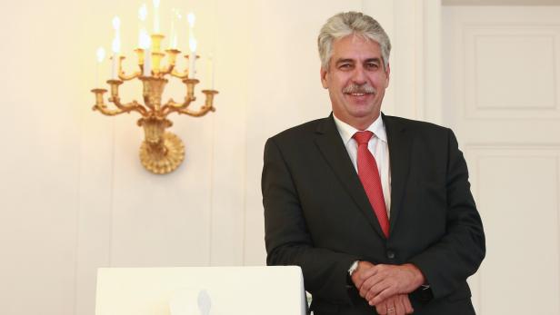 Der neue Hausherr im Finanzministerium. Hans Jörg Schelling (60) fühlt sich im renovierten Winterpalais von Prinz Eugen sichtlich wohl