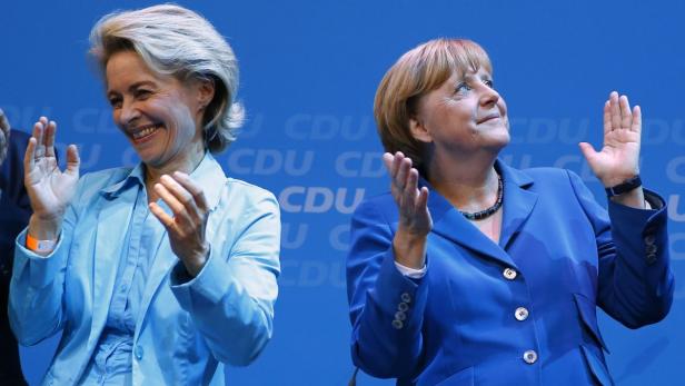 Ursula von der Leyen (l.) und Angela Merkel.