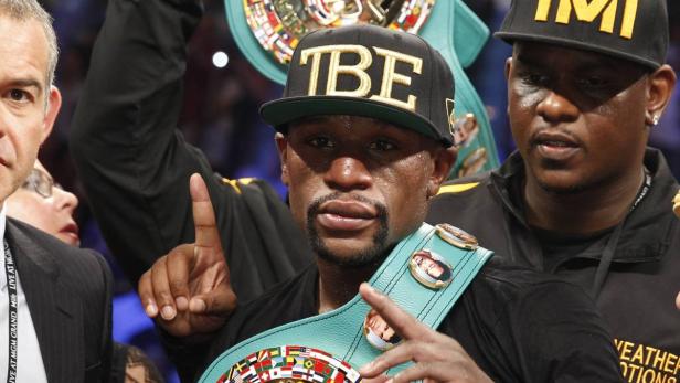 Floyd Mayweather feiert seinen 47. Sieg im 47. Profikampf.