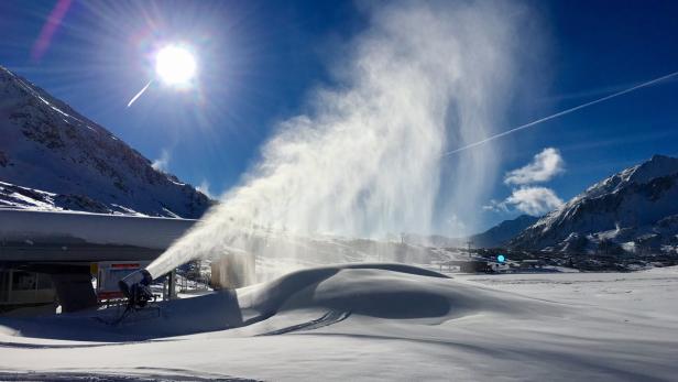 Wie hier in Obertauern wird in fast allen Skigebieten krätig beschneit