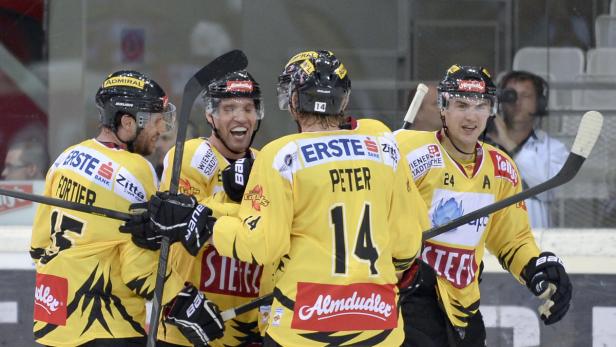 Die Capitals-Spieler gewinnen in Südtirol und lachen von der Tabellenspitze.