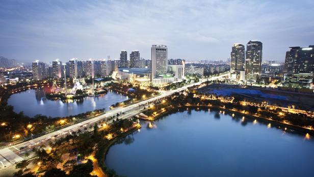 Blick auf Downtown Songpa-gu, Gangnam-District, und Lotte-World am Hangang River