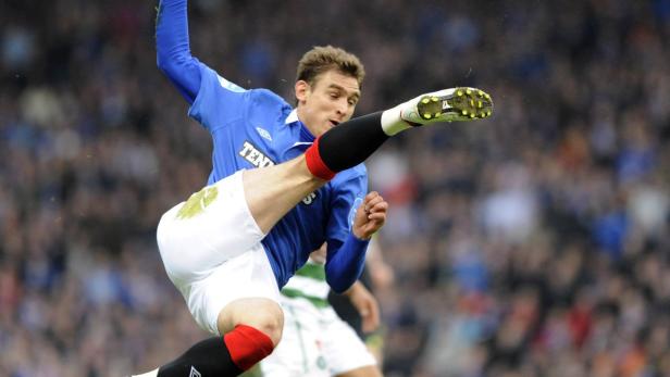 Rangers&#039; Nikica Jelavic shoots against Celtic during their Scottish League Cup Final soccer match at Hampden Park ,Glasgow, Scotland, March 20, 2011. REUTERS/Russell Cheyne (BRITAIN - Tags: SPORT SOCCER)