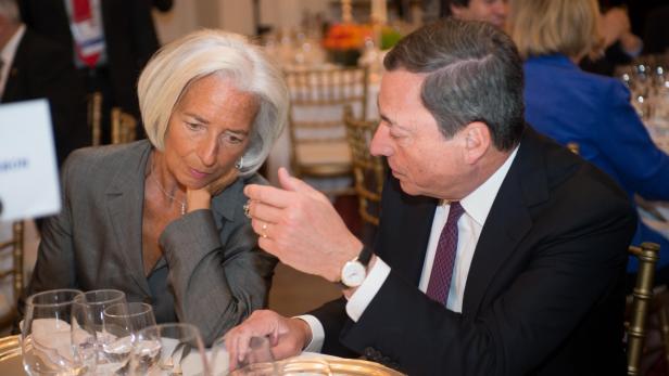 IWF-Chefin Lagarde nennt Notenbanker „Helden der Krise“ – ein charmanter Weckruf für EZB-Chef Mario Draghi.