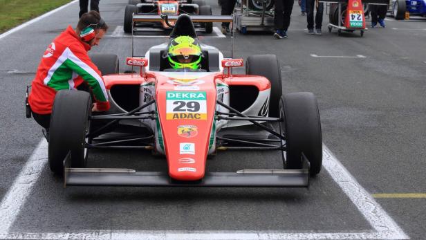 AUTO-F4-GER-SCHUMACHER