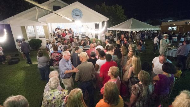 A large crowd gathers to buy "Go Set A Watchman" a