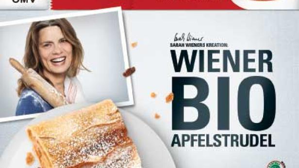 Ein Stück Wiener Bio-Apfelstrudel, kreiert von Sarah Wiener, wird präsentiert.