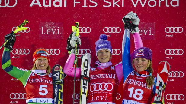 Das erste Slalom-Podest der Saison (v.l.n.r.): Tanja Poutiainen (Platz zwei), Maria Höfl-Riesch (Siegerin), Mikaela Shiffrin (Platz drei)