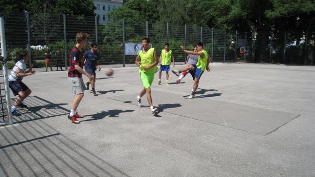 Tor für die jungen Afghanen! Finale der urban football league vienna im Allerheiligenpark