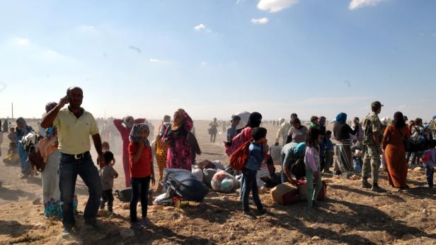 Syrische Flüchtlinge wollen über die türkische Grenze (Archivbild).